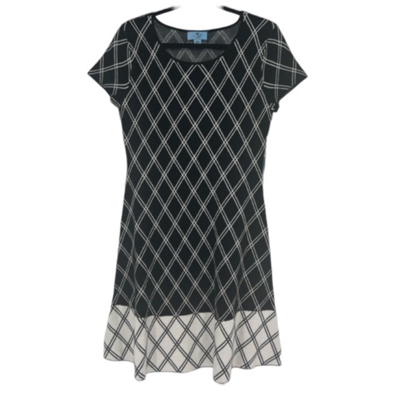 CeCe Dresses & Skirts - CeCe NWT Knit Short Sleeve Dress Size M